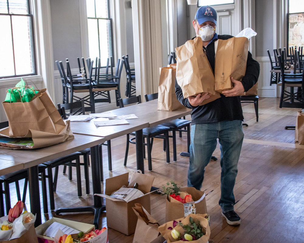 A volunteer prepares to deliver food.