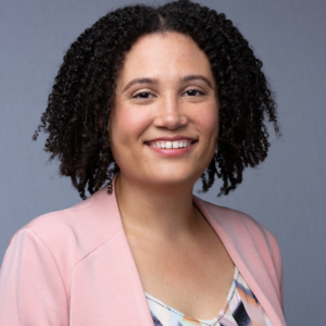 Hannah Ross headshot