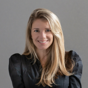 Lauren Paola headshot