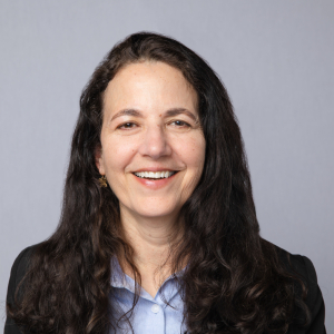 Jennifer Pereira headshot
